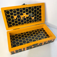 Load image into Gallery viewer, &quot;I Love Honey&quot; wooden box
