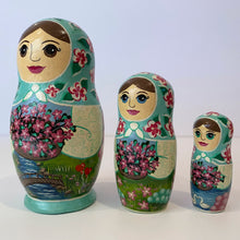 Load image into Gallery viewer, Matryoshka &quot;Spring&quot; 3 mini
