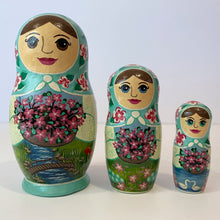 Load image into Gallery viewer, Matryoshka &quot;Spring&quot; 3 mini
