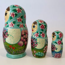 Load image into Gallery viewer, Matryoshka &quot;Spring&quot; 3 mini
