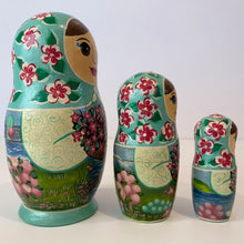 Load image into Gallery viewer, Matryoshka &quot;Spring&quot; 3 mini
